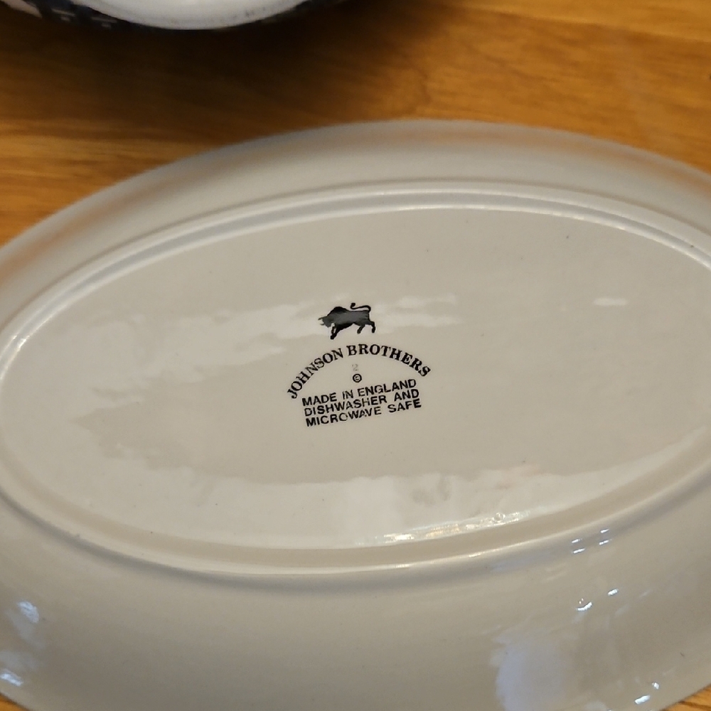 Johnson Brothers Blue and White Gravy Boat with Saucer - Picture 4 of 16